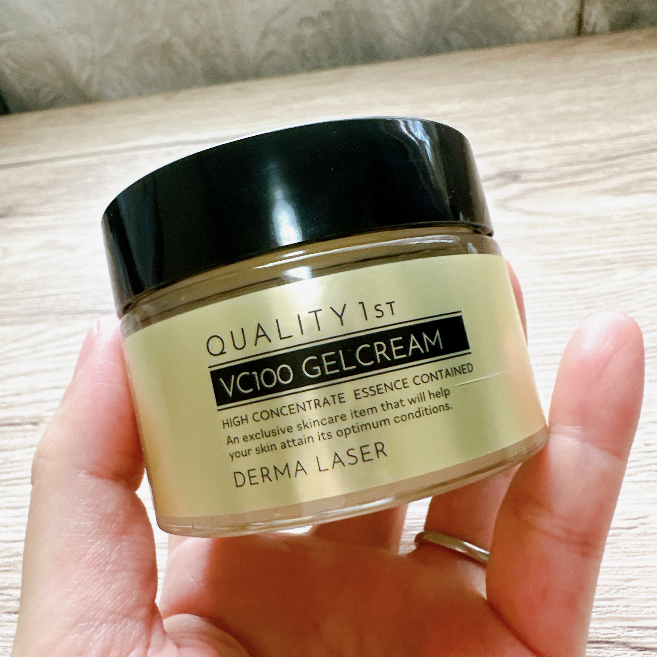 クオリティファースト ダーマレーザー スーパーVC100ジェルクリームのクチコミ「✼••┈┈••✼••┈┈••✼••┈┈••✼••┈┈••✼
クオリティファースト
ダーマレーザ.....」（2枚目）