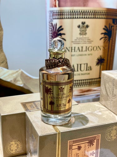 ペンハリガン アルウラ オードパルファム💫
ギフト用に購入しました。

一緒に試した
エンプレッサ オードパルファムも良い香り。

歴史的な香料の道にあった、
古代アラビアのオアシス都市アルウラを表現し
