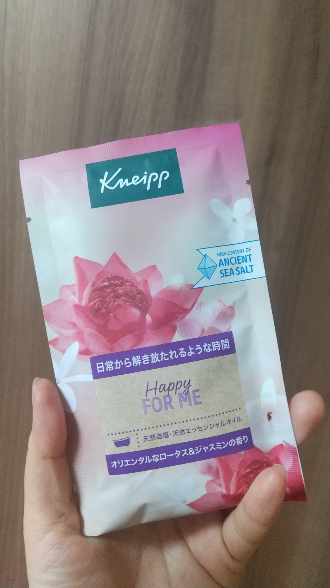 バスソルト ハッピーフォーミー ロータス&ジャスミンの香り/クナイプ/無機塩系入浴剤を使ったクチコミ(1枚目)