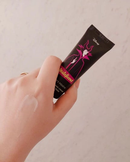 Witch's Pouch ✕ Disney villains ヴィランズ パフューム & モイスチャライザーハンドクリーム/アスリーエイチ/ハンドクリームを使ったクチコミ(4枚目)