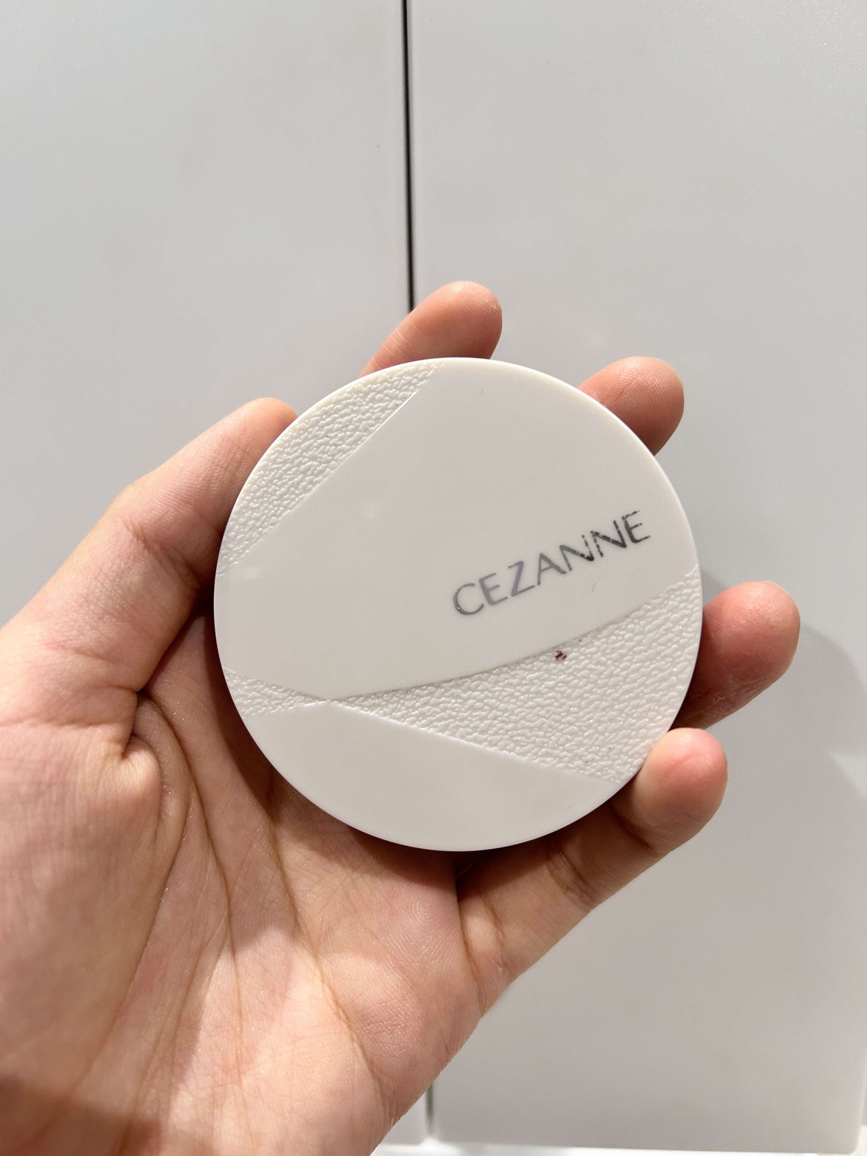 毛穴レスパウダー/CEZANNE/プレストパウダーを使ったクチコミ（1枚目）