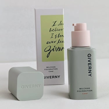 GIVERNYから商品提供をいただきました。

密着カバーファンデーション

くすみグリーンのシンプルなパケかわいいよね

ポンプタイプのリキッドファンデ

カラーは6色展開で、私は22NW号ナチュラル