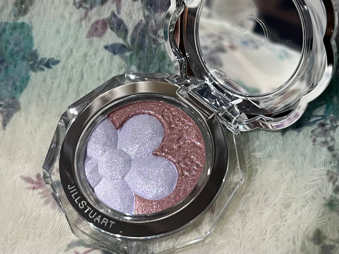 ジルスチュアート クリスタルブルーム ペタルクチュールアイズ デュオ/JILL STUART/アイシャドウパレットを使ったクチコミ(2枚目)