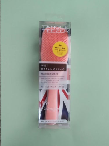 TANGLE TEEZER
ザ・ウェットディタングラー


LIPPSで購入しました。

率直に、良い！！！
なんでもっと早く買わなかったんだろうって思いました。

肌当たりもちょうどいい感じに気持ち良く、髪の毛の絡まりもすぐサラサラになってくれます。
濡れた状態で使えるのも嬉しいところです。

カラーはコーラルフロストを買ったのですが、とりあえず可愛い♡(笑)

持ち運びできるものも買いたいなーと思ってます。


 #正直レビュー 
 #お気に入りコスメ
 #買って後悔させません 
 #今月のコスメ購入レポ 
 #LIPS購入品
 #買ってよかった
の画像 その0