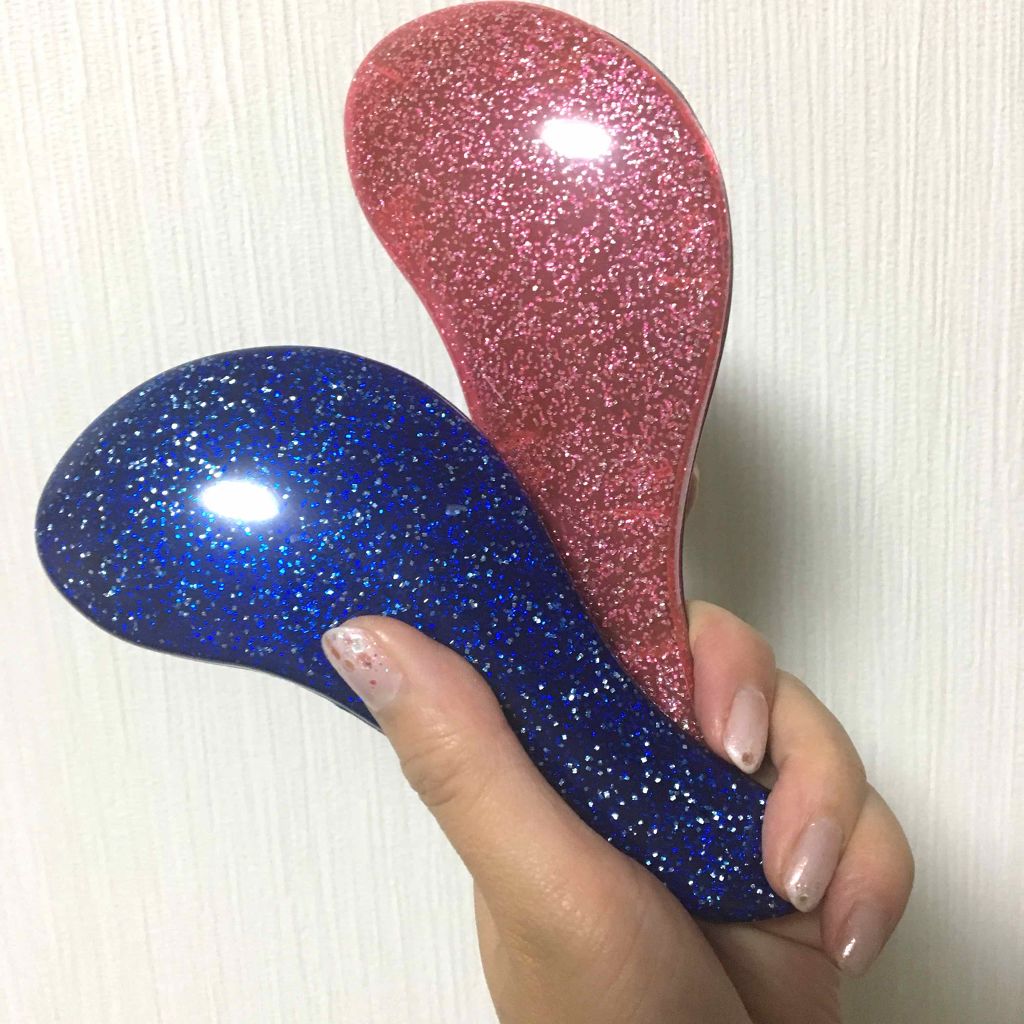 タングルティーザー？に似てる？
ヘアブラシ🌟


( 高いからタングルティーザー買ったことないケド💧)





コレ可愛くないですかー😆💕



お気に入りです💕




タングルティーザーに
似てるブラシがセリアに
売ってると