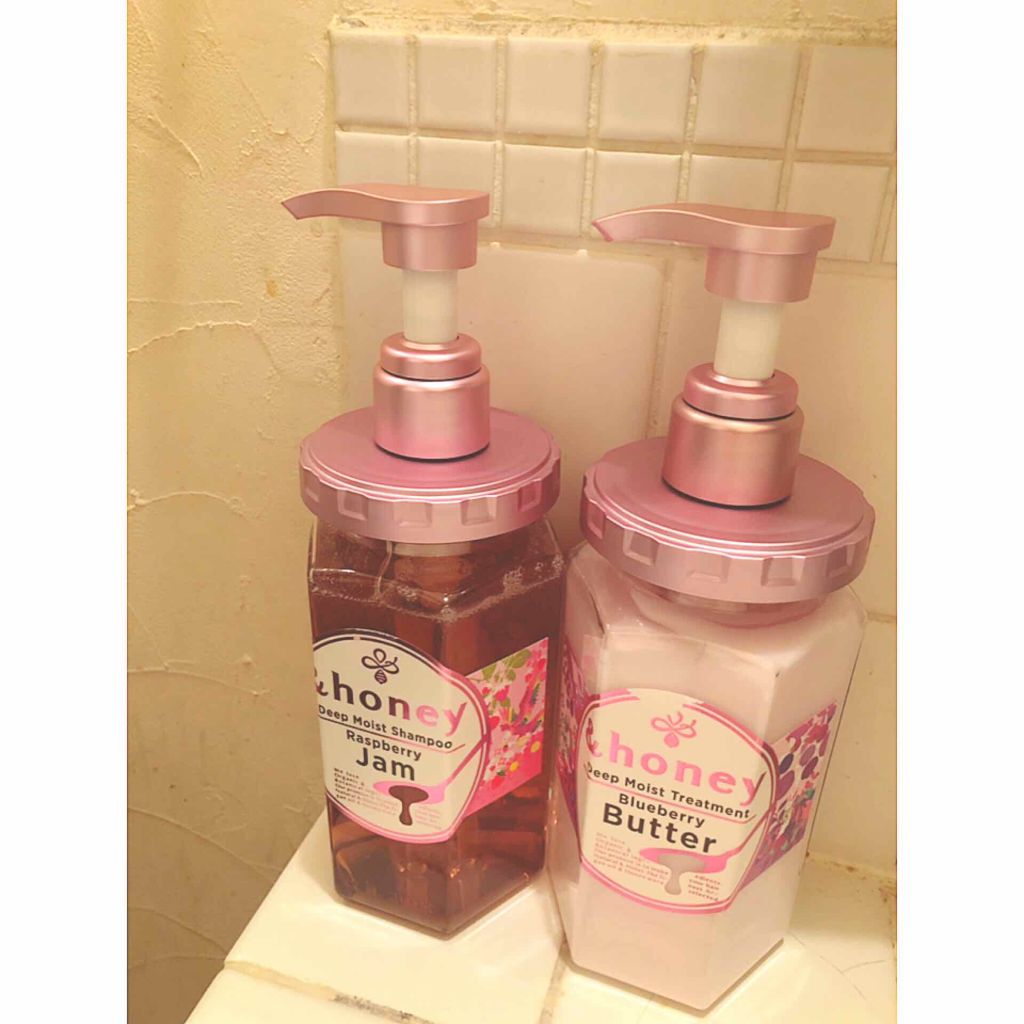 記念すべき！初レビュー！✨

今回紹介するのは、

『＆honey ディープモイストシャンプー/トリートメント』

です！！

私が購入したのは、限定品のラズベリーの香りです。
シャンプーとトリートメントで少しずつ香りが違って、
シャンプー