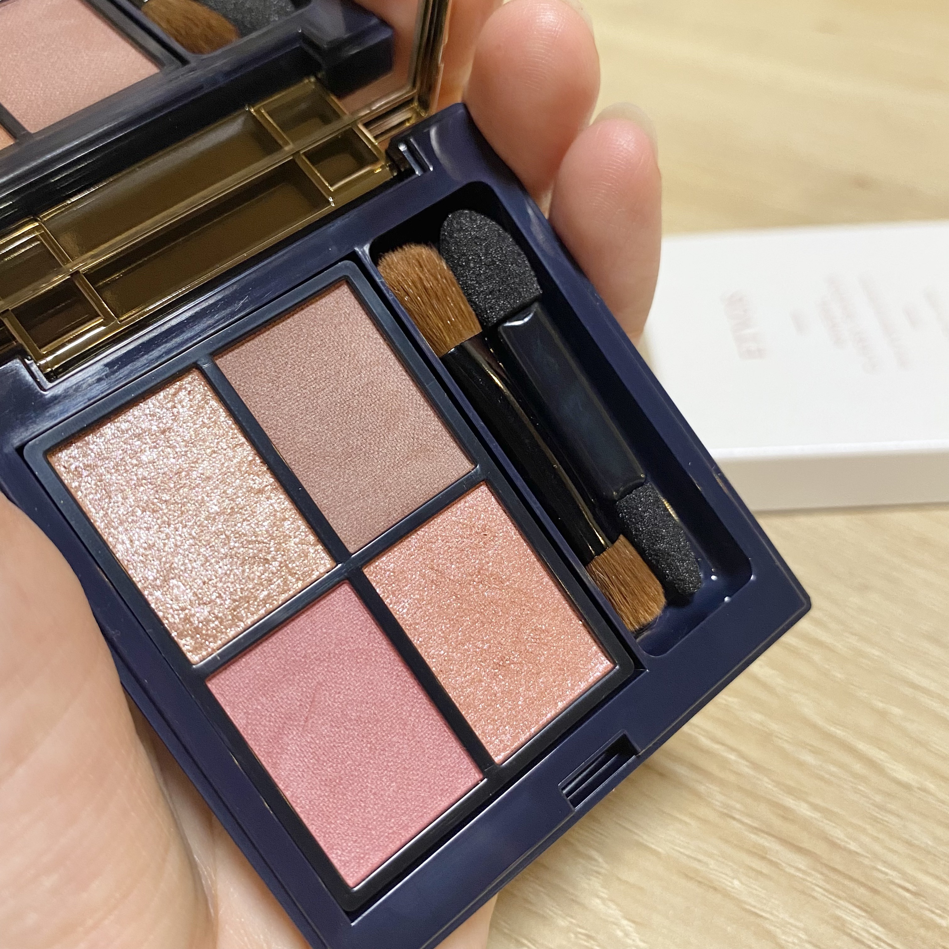 ミネラルクラッシィシャドー/エトヴォス/アイシャドウパレットを使ったクチコミ（2枚目）