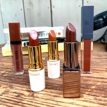 リップも圧倒的にブラウン推しな1年でした！


左から・・・
BOBBI BROWN
クラッシュドリキッドリップ 07
リキッドタイプで潤いが一番あるテラコッタっぽいブラウン。
次回アップする作品撮りに