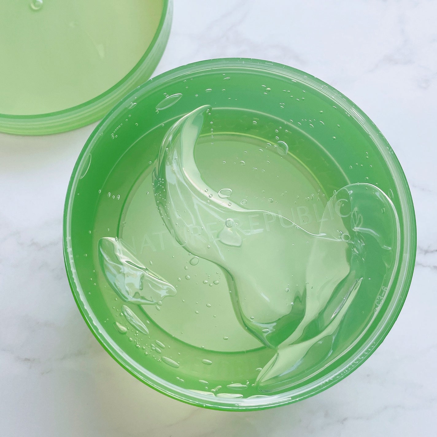 マイルド&モイスチャーアロエジェル/ネイチャーリパブリック/ボディローションを使ったクチコミ(4枚目)