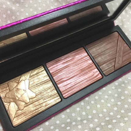 シャイニー プリティ シングス フェイス コンパクト【ホリデーコレクション 2018】/M・A・C/パウダーチークを使ったクチコミ(1枚目)