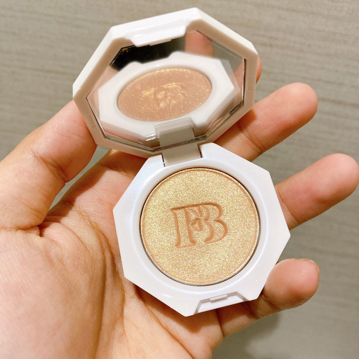 GLOSS BOMB Universal Lip Luminizer/FENTY BEAUTY BY RIHANNA/リップグロスを使ったクチコミ(2枚目)