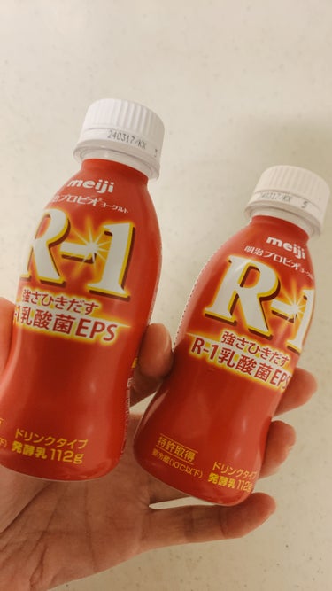 手軽に乳酸菌がとれてウイルス対策にも！
スーパーやコンビニに行くとずらりとたくさんの
乳酸菌飲料がありますが、私は明治ヨーグルトR-1 ドリンクタイプをよく購入しています😊

ヤクルトも宅配で毎日飲んで