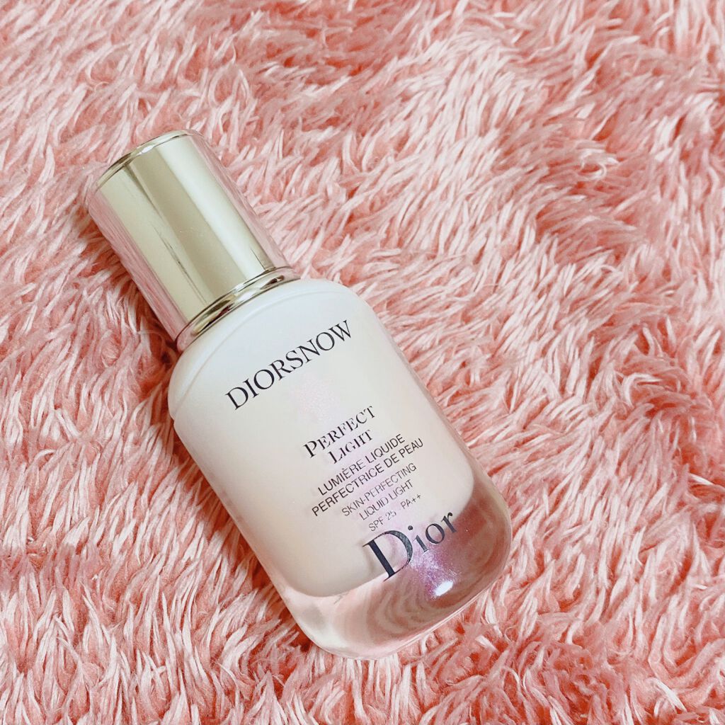 
新年1発目は私の大好きなDIOR様！
″スノーパーフェクトライト″
いや本当ハズレないわ、、流石すぎる、、
本当は1番有名な下地買いに行ったんですけど、BAさんの話聞いて冬にぴったりだと！！即決でした。笑

今マスク生活だと思うんですけど