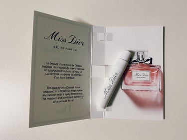 香水お試し記録

Dior ミス ディオール オードゥ トワレ

全体的に良い匂いだった。トップはローズらしいけどNo.5のように薔薇とは感じなくて、フローラルが苦手な私でも何か良い匂いと思った。
ラス