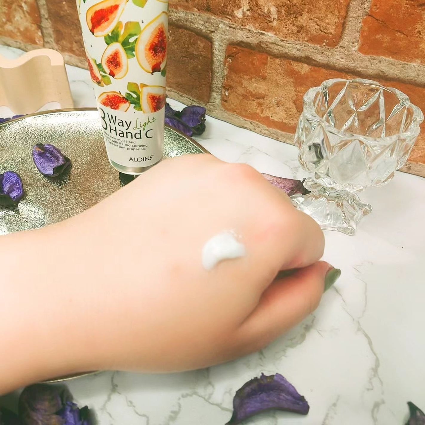 ハンドクリームライト/3ウェイ/ハンドクリームを使ったクチコミ(2枚目)