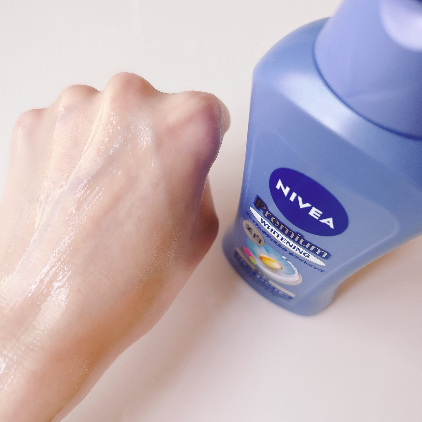 プレミアムボディミルク ホワイトニング【医薬部外品】 /ニベア/ボディミルクを使ったクチコミ(3枚目)