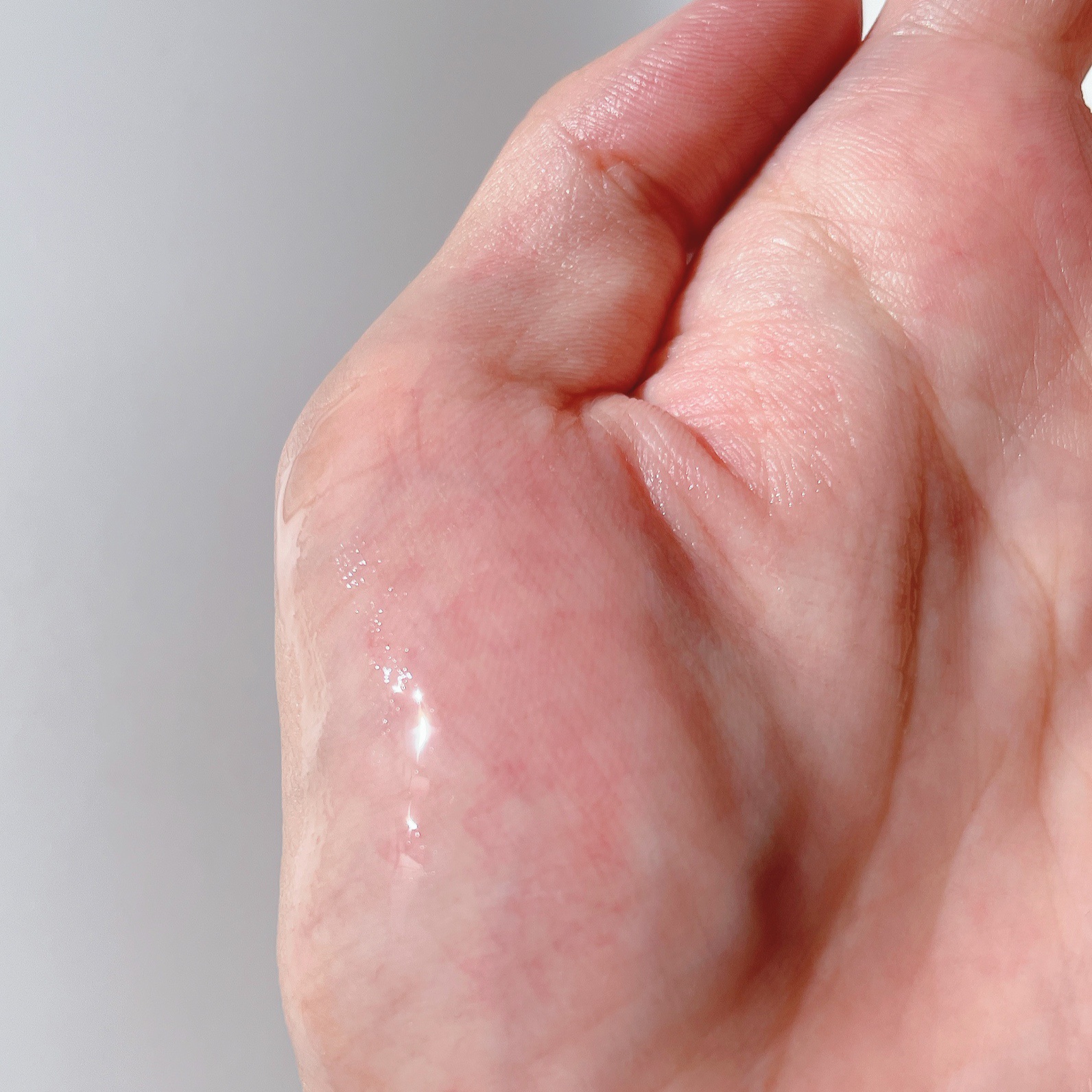 MIGUHARA アンチリンクルファーストエッセンスオリジンのクチコミ「バラの花水が78パーセント配合🌹💗💗



- - - - - - - - - - - - -.....」（3枚目）