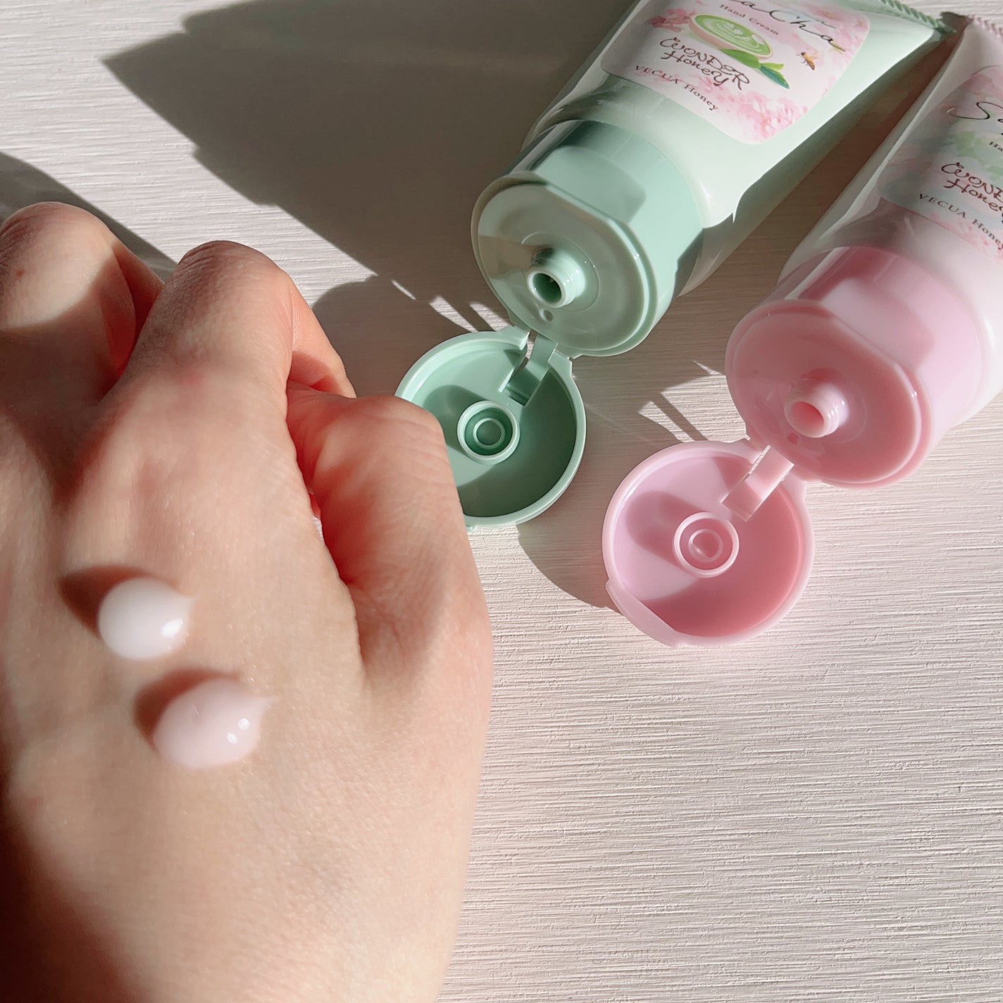 ワンダーハニー とろとろハンドクリーム サクラウララ/VECUA Honey/ハンドクリームを使ったクチコミ(2枚目)