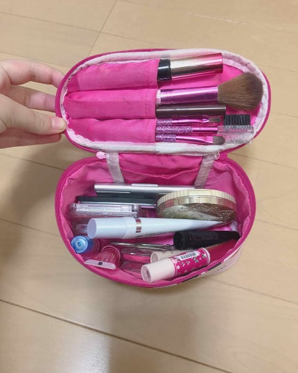 ぶっきー on LIPS 「以前学校用ポーチを紹介したときに、プライベート用ポーチも投稿す..」(4枚目)