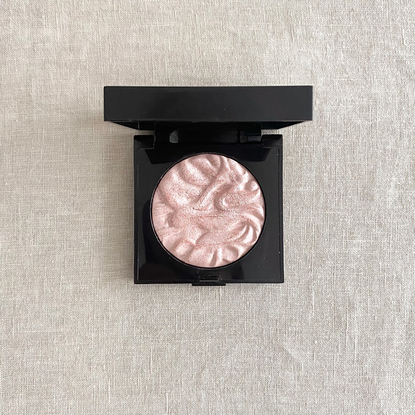 フェイスイルミネーター/ローラ メルシエ/パウダーハイライトを使ったクチコミ(2枚目)