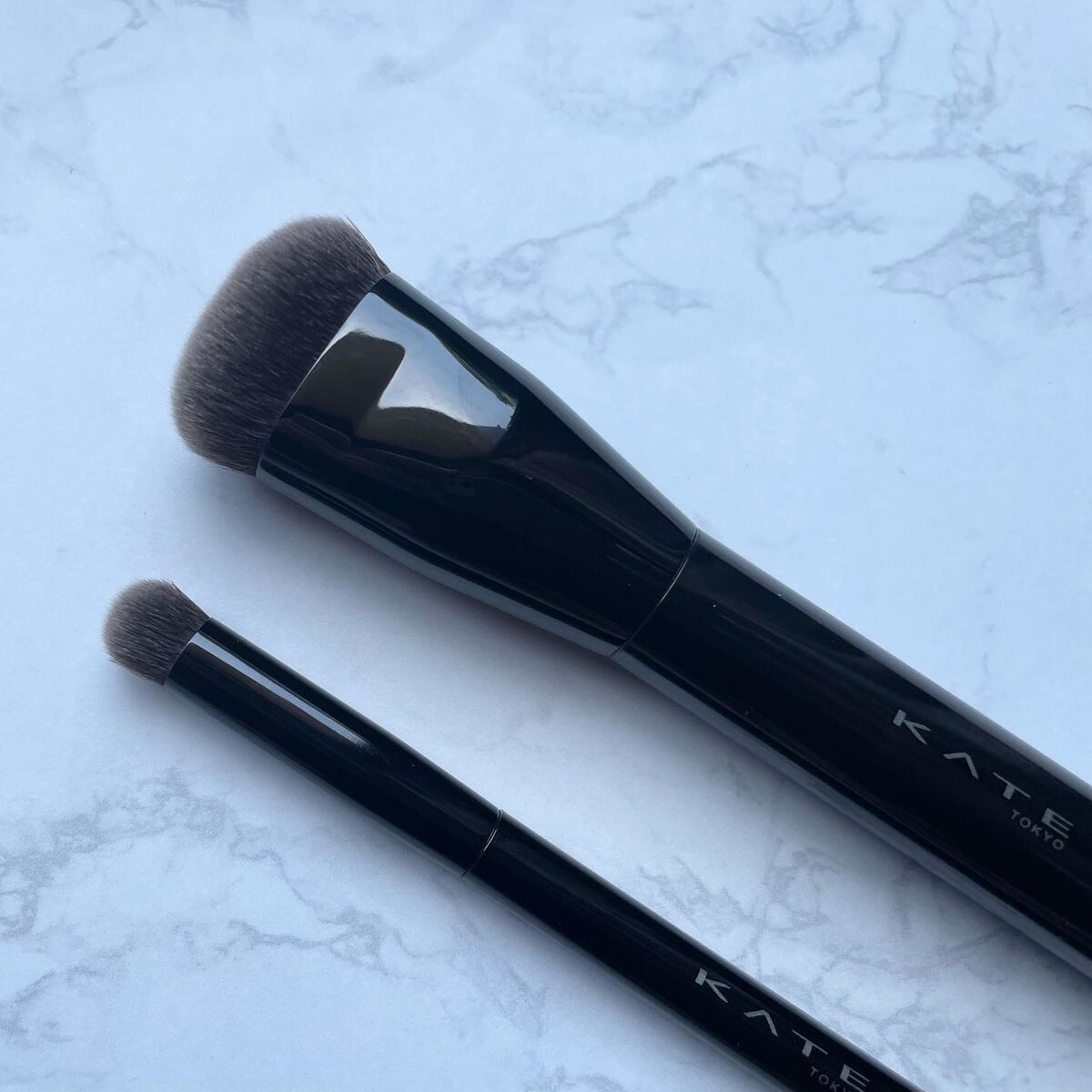 🐈‍⬛KATEよりブラシコレクションが新発売🐈‍⬛
⁡
 その中から、リキッドファンデーション用 /ファンデーション･コンシーラー用ブラシをおためし⭐️
⁡
 毛の密度がとても高く肌にフィットするのでムラにならない！ 
しなやかで肌に対