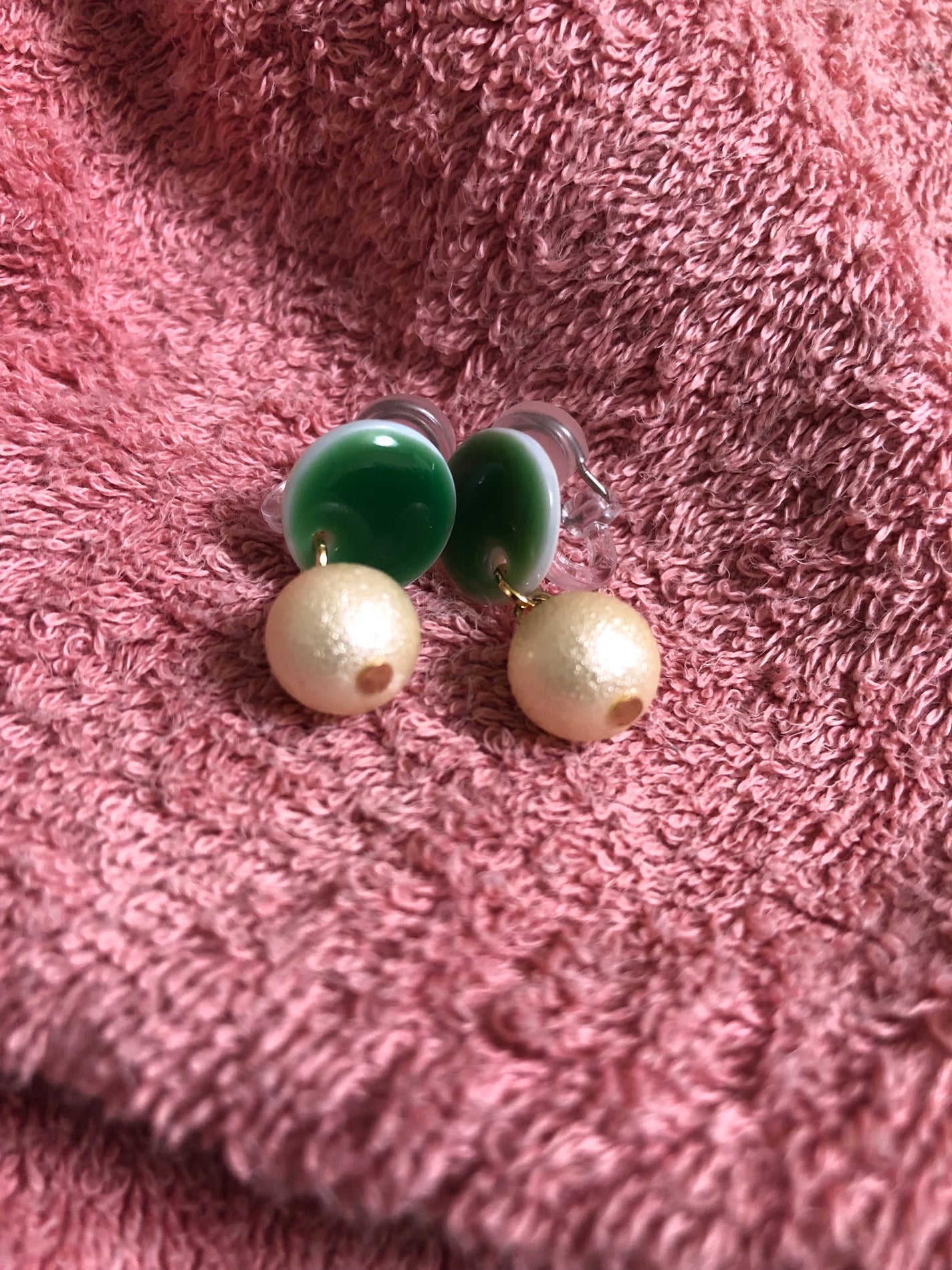 葵依 on LIPS 「こんにちは!葵依です♪今回は、金属なしで出来るイヤリングをご紹..」(1枚目)