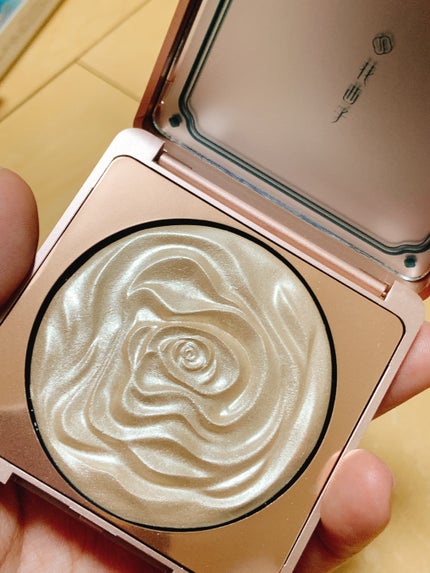 双花彫刻 ハイライト/花西子/パウダーハイライトを使ったクチコミ(1枚目)