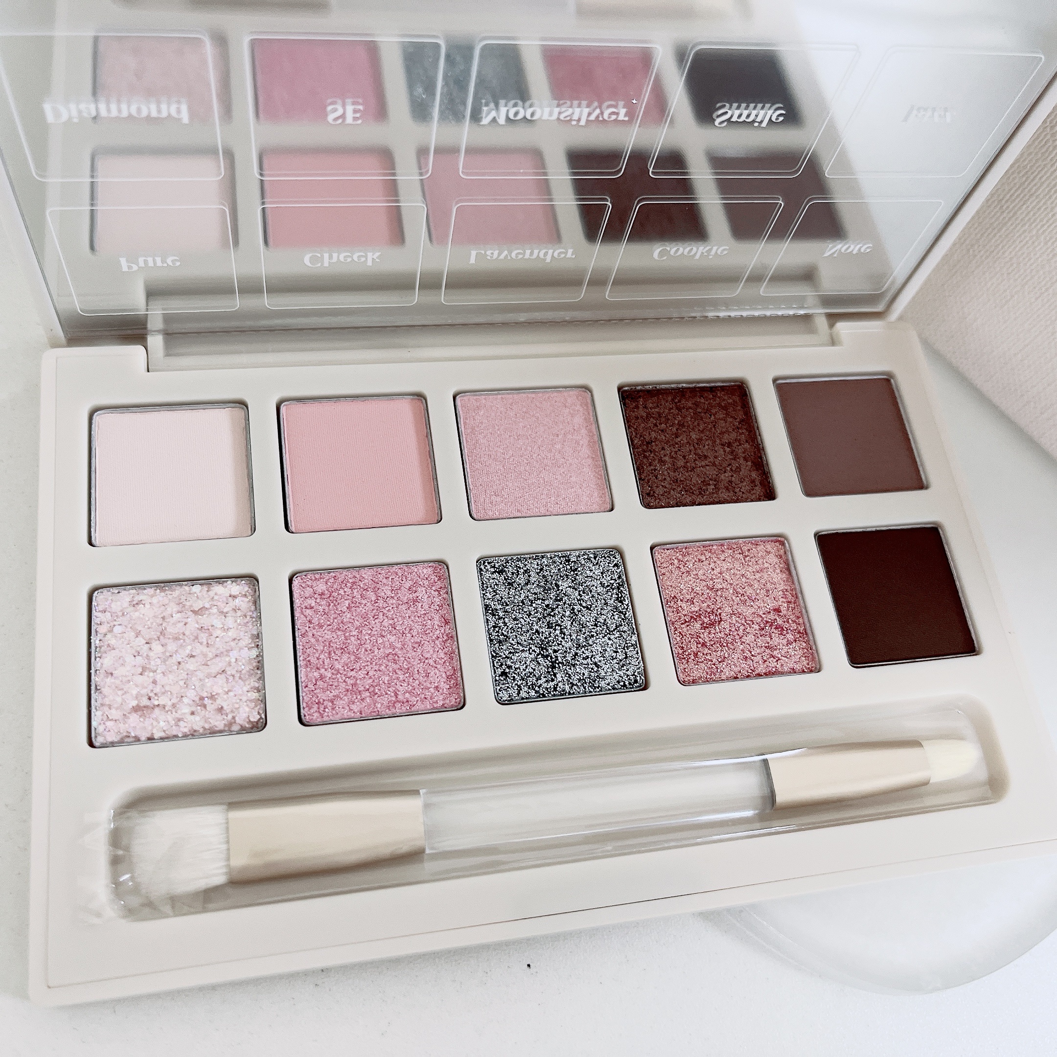 アイモーメント10色パレット 8g/THE FACE SHOP/アイシャドウパレットを使ったクチコミ（3枚目）