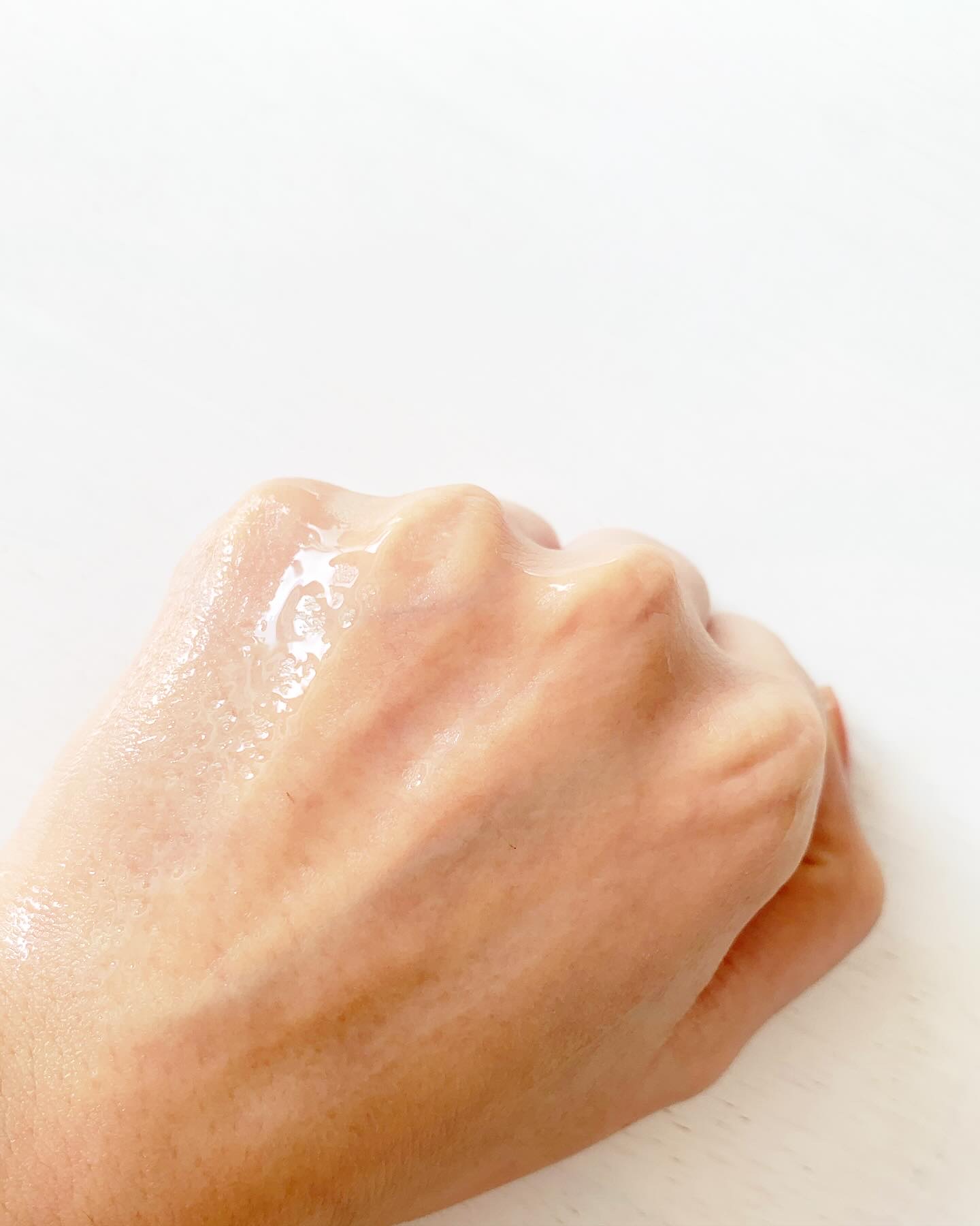 乾燥さん 薬用水分力ブライトニングエッセンス【医薬部外品】/乾燥さん/美容液を使ったクチコミ（3枚目）