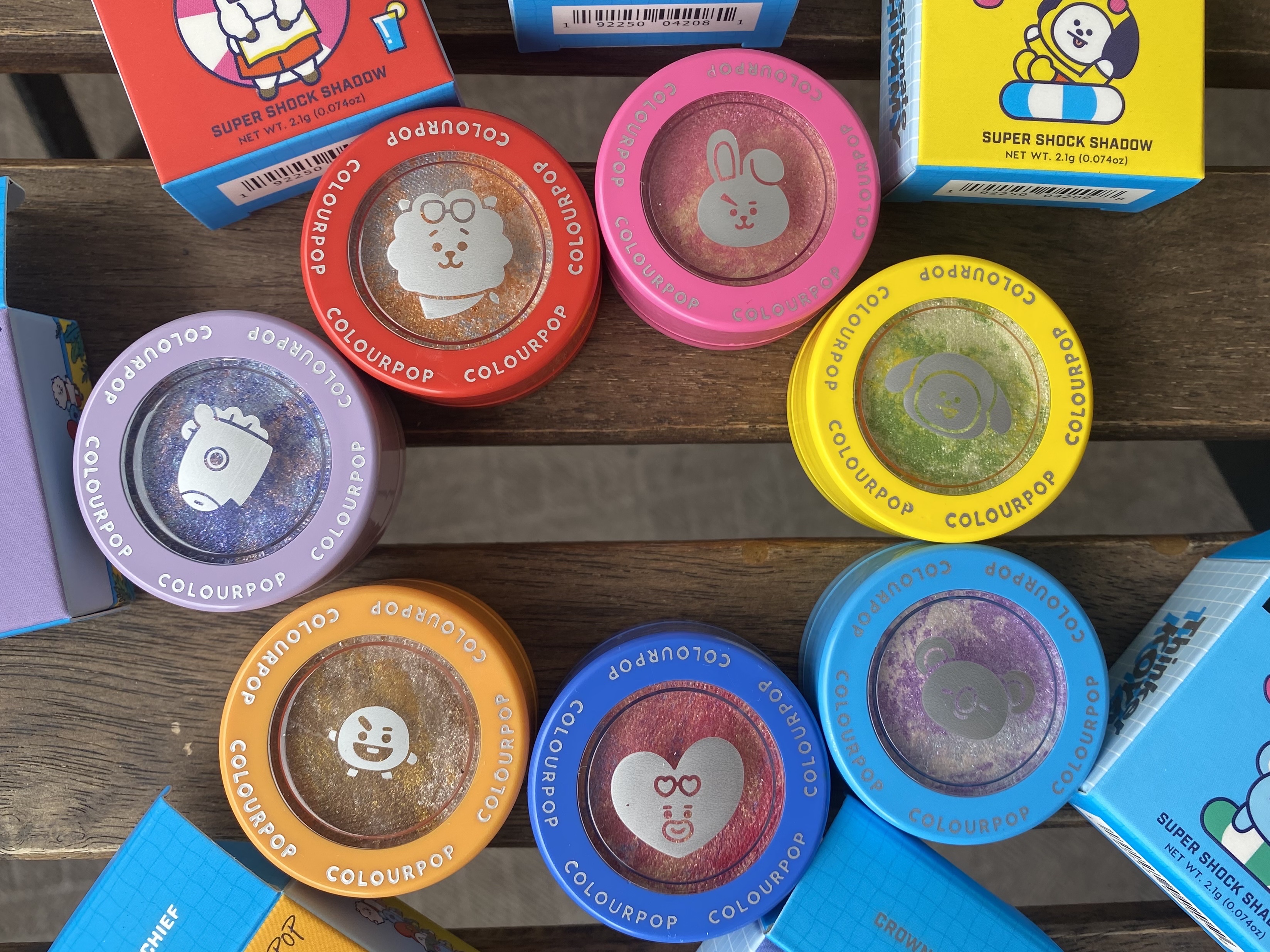  スーパーショックシャドウ/ColourPop/単色アイシャドウを使ったクチコミ（1枚目）