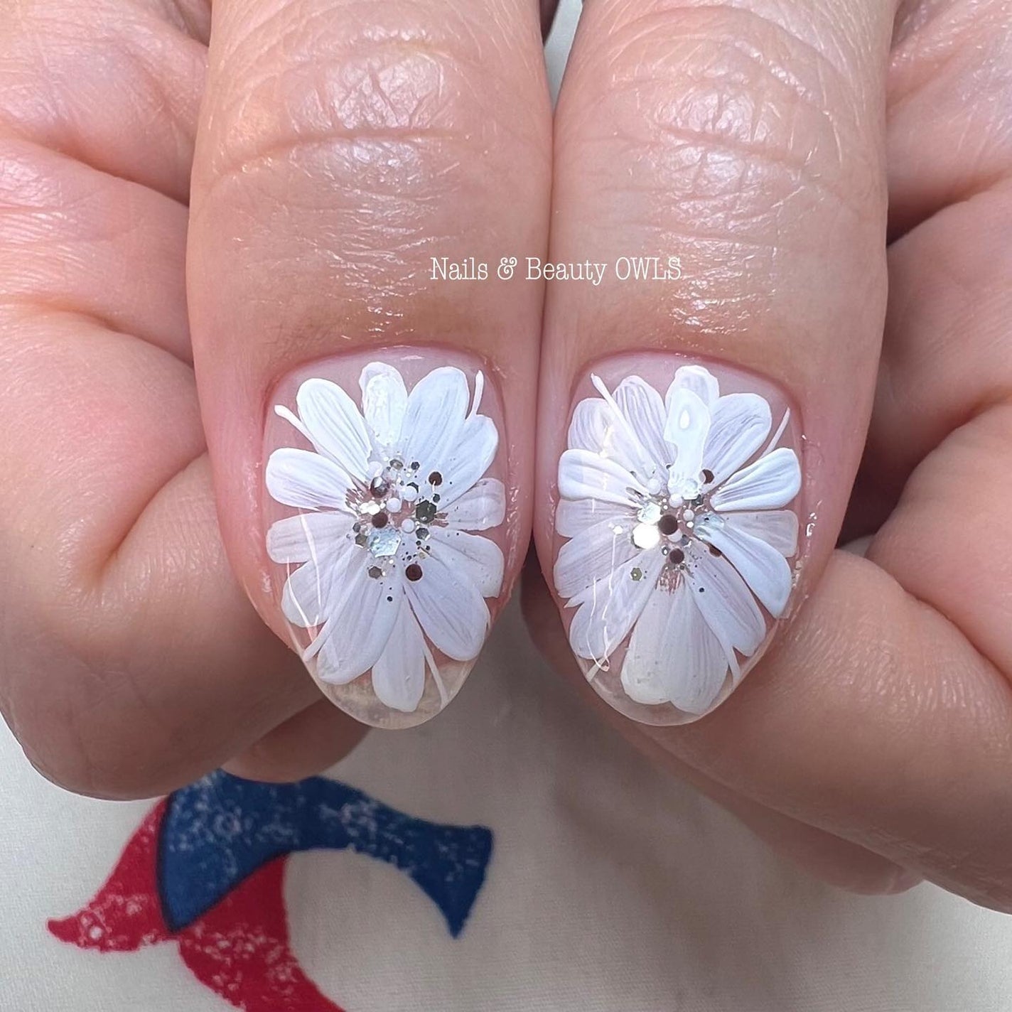 ぴよこれいと あうるす on LIPS 「こう見えて#ウェディングネイルやりたいデザインをばーーーーーっ..」(4枚目)