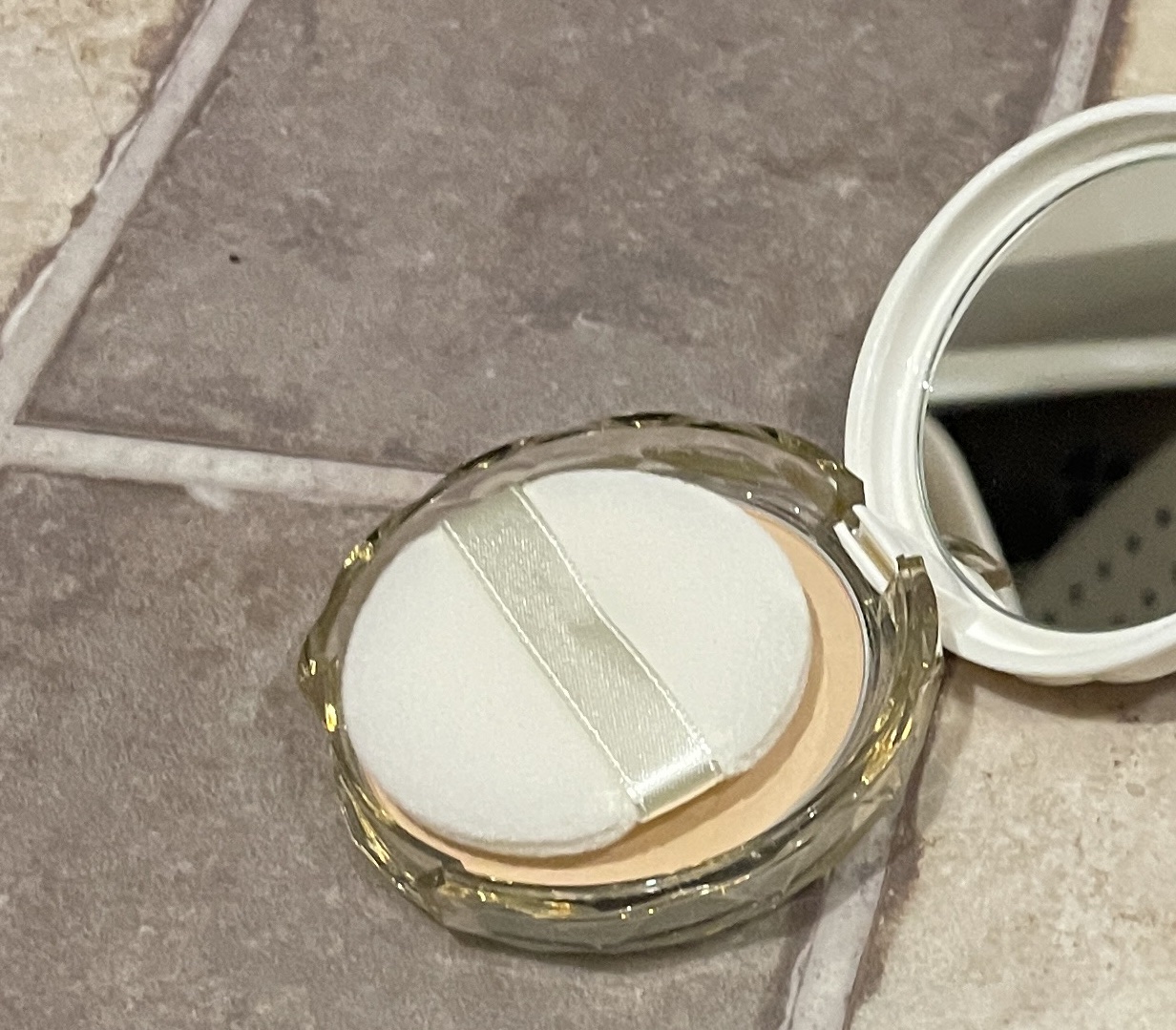 UVシルクカバーパウダー/CEZANNE/プレストパウダーを使ったクチコミ（1枚目）