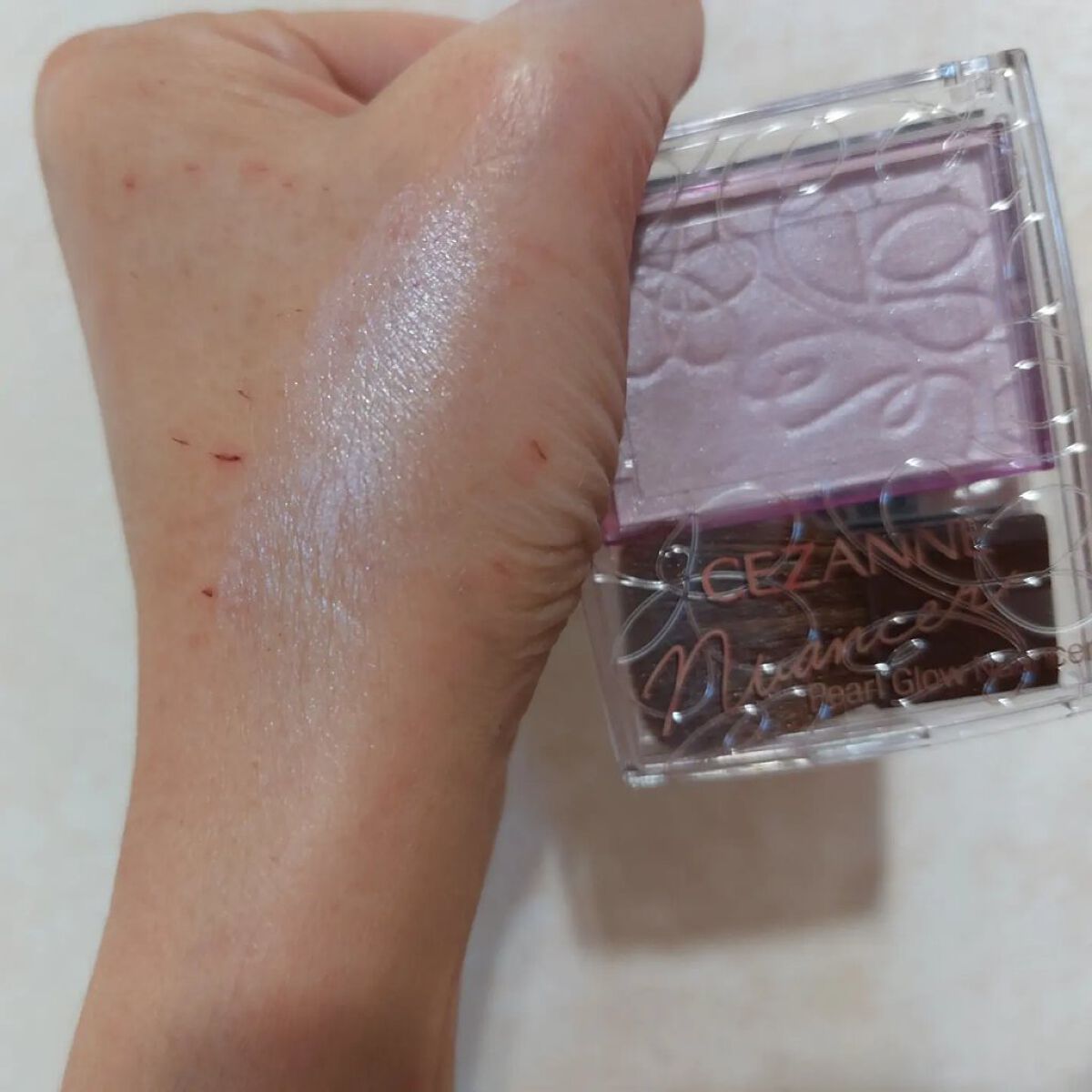 パールグロウニュアンサー/CEZANNE/パウダーハイライトを使ったクチコミ（1枚目）