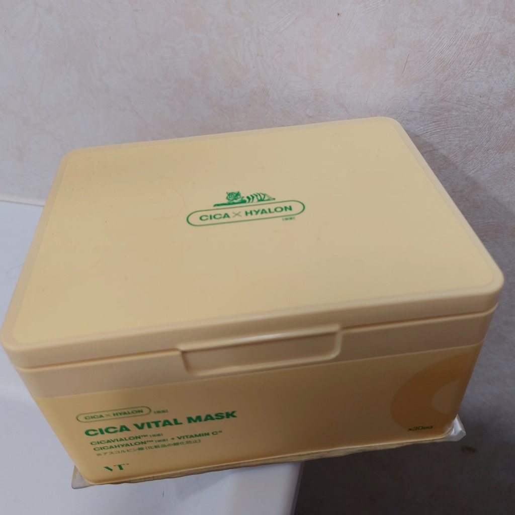 VT シカバイタル マスクのクチコミ「Twitterのキャンペーンで当たり使用です。

化粧水の後に使用です。

ピンセット付き。
.....」（3枚目）