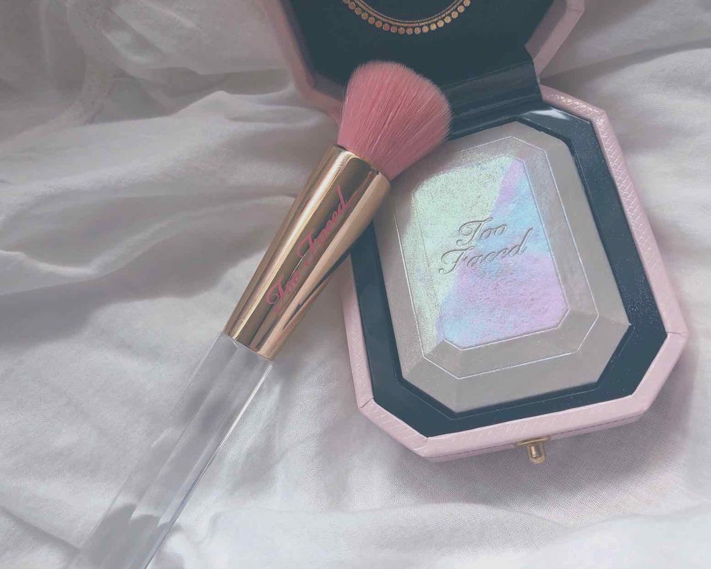 ダイヤモンドライト ハイライター ブラシ/Too Faced/メイクブラシを使ったクチコミ（1枚目）