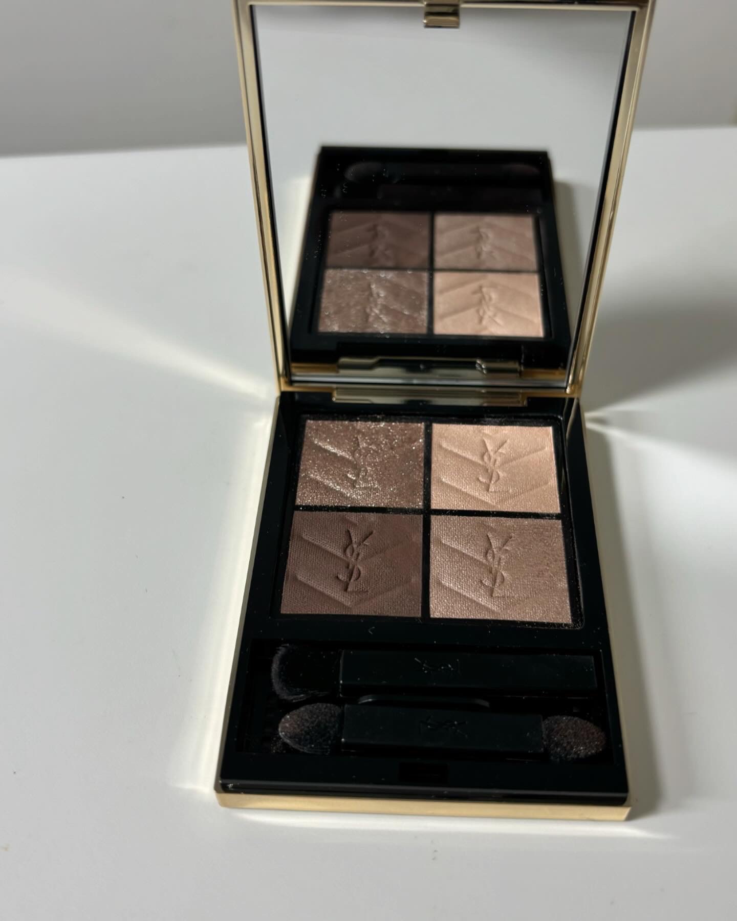 クチュール ミニ クラッチ #100 ストラ ドールズ/YVES SAINT LAURENT BEAUTE/アイシャドウパレットを使ったクチコミ（2枚目）