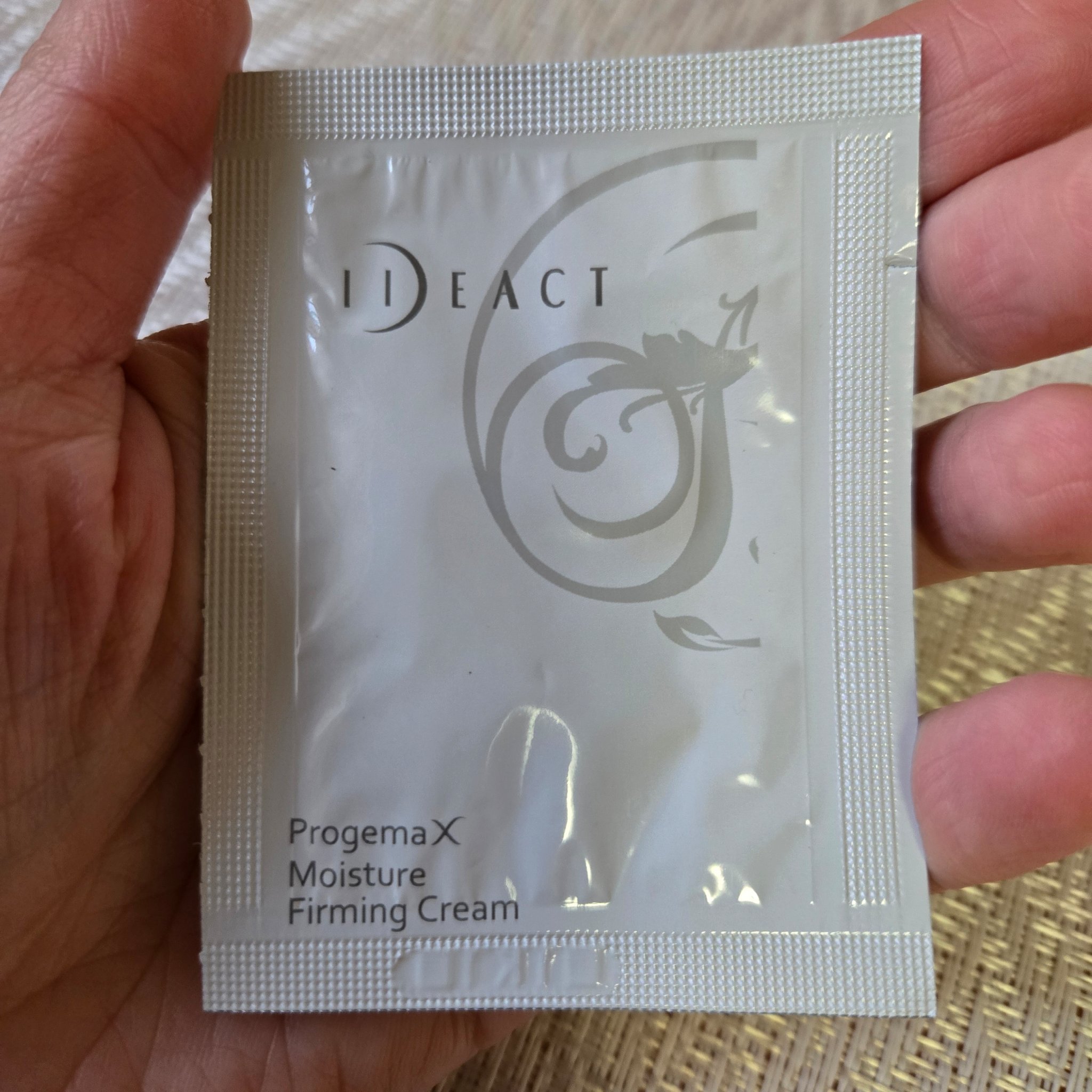 イデアクトR プロジェマックス モイスチャーファーミングクリーム/イデアアクト/オールインワン化粧品を使ったクチコミ（3枚目）