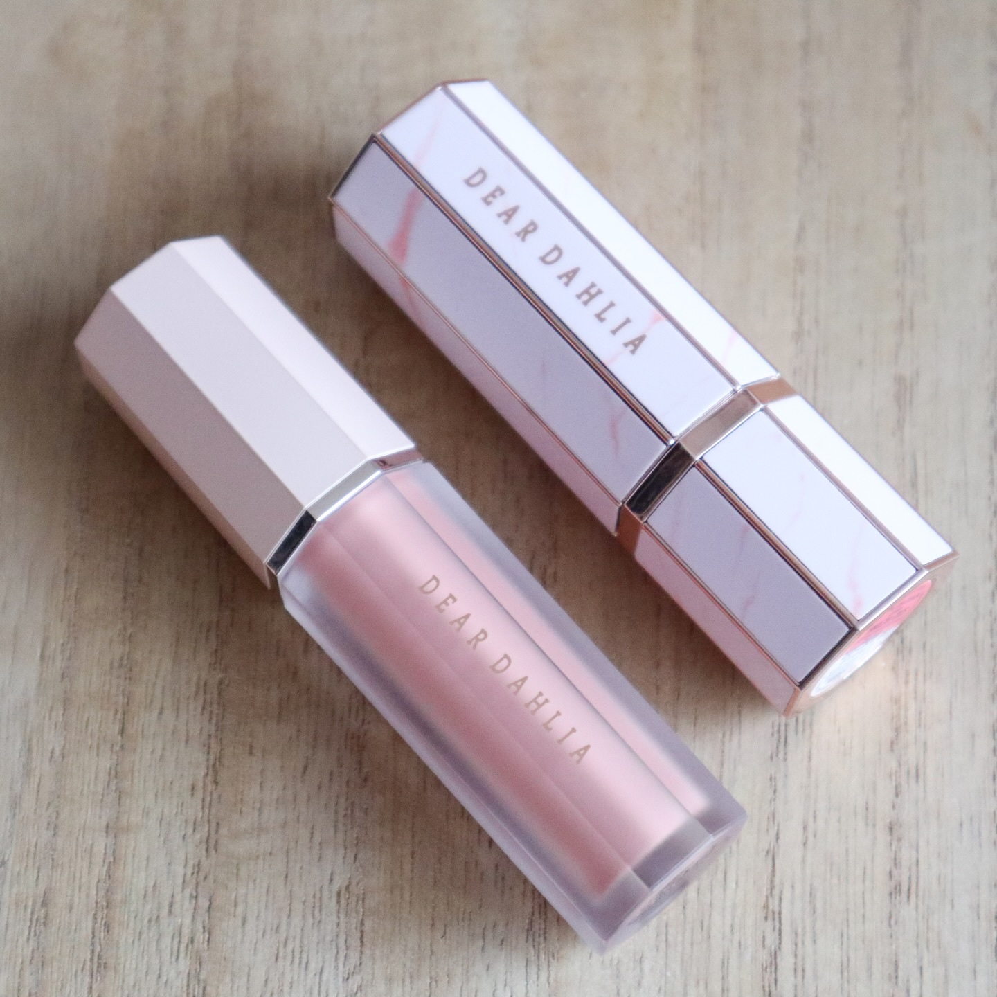 ブルーミング エディション リップ パラダイス シアー デュー ティンティド リップスティック S202 ビクトリア/DEAR DAHLIA/口紅を使ったクチコミ（1枚目）