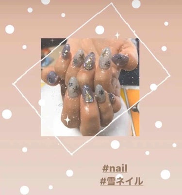 ➦ ネイル 💅🏻 記録用
🍬 .｡ ______________________________ ｡. 🍬

12月のネイル 🎄❄

細かいラメラメで可愛い〜っ🥰❤️
中指はストーンでツリーを作ってる 