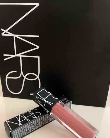 NARS
ベルベットリップグライド 2712

NARSで初めてリップを買いました✨
この色とてつもなくかわいい色です！！
そんなに濃すぎず薄すぎず、ほどよい血色感を与えてくれます🥺

今からのシーズン