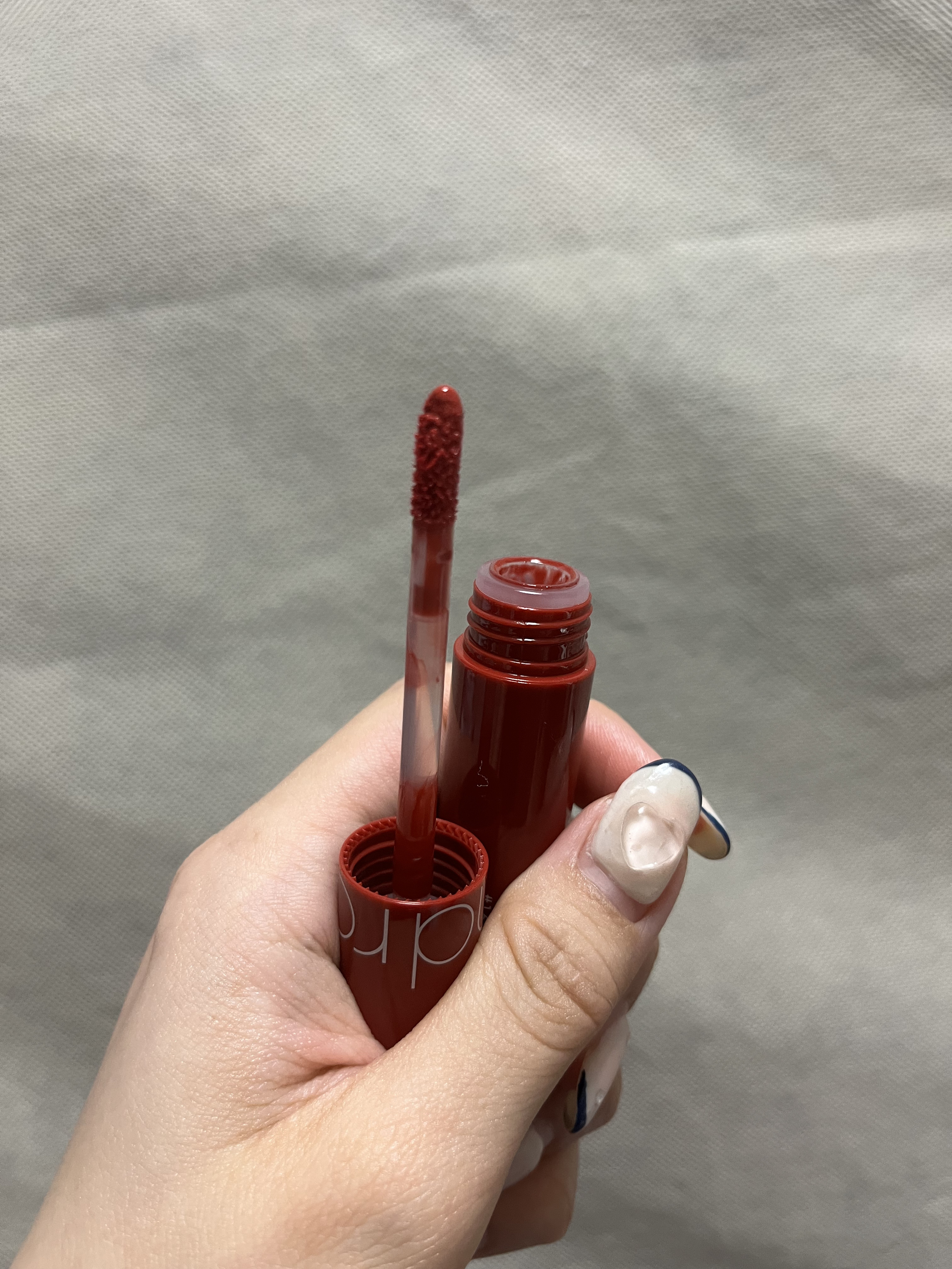 ジューシーラスティングティント 16 コルニソーダ(CORNI SODA)/rom&nd/リップティントを使ったクチコミ（2枚目）