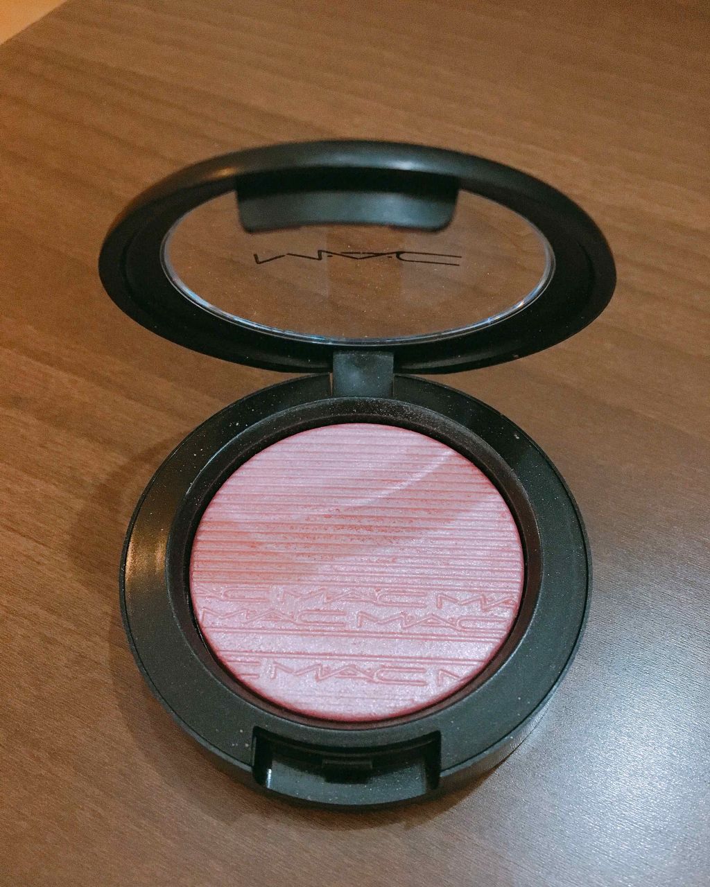 エクストラ ディメンション ブラッシュ イントゥ ザ ピンク/M・A・C/パウダーチークを使ったクチコミ（1枚目）