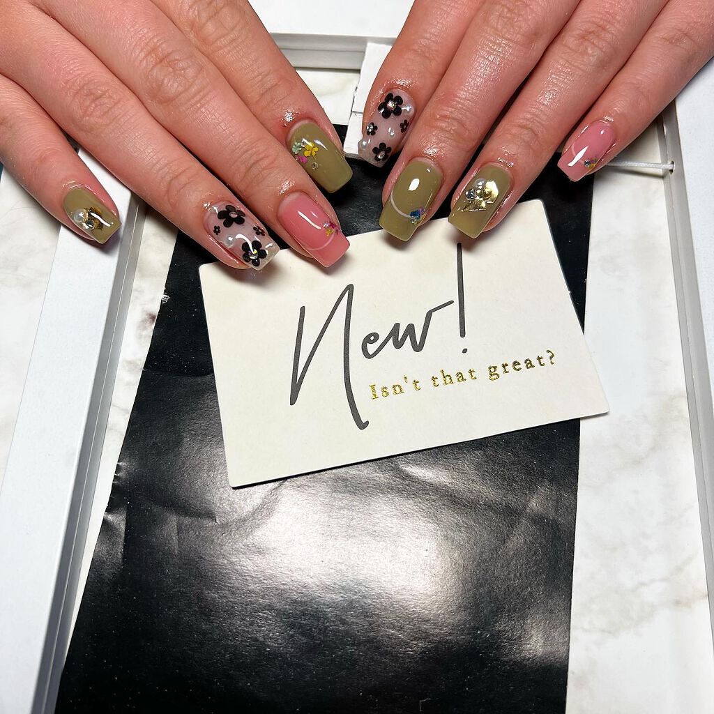 cst on LIPS 「#押し花ネイル#お花ネイル#春ネイル💅#ネイル好きな人と繋がり..」(2枚目)