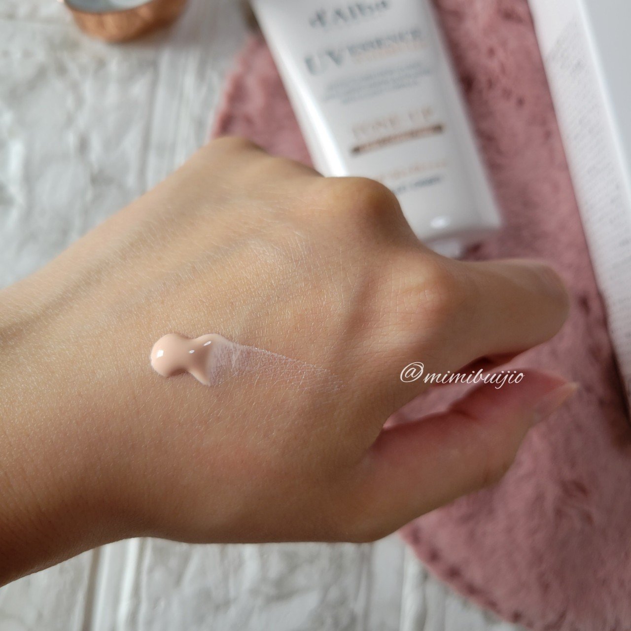 ウォータフルトーンアップサンクリーム/ダルバ/日焼け止めクリームを使ったクチコミ（2枚目）