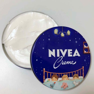 🐟NIVEA クリーム🐟


ニベアの青缶が底見えしてきたのでそろそろ新しいの買お〜と思ってドラストをうろついていたら可愛いパケのものが売っていたので購入しました！
毎年冬が近づくと可愛いパッケージのも