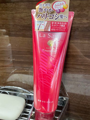 ラサーナ 薬用 シャンプー／トリートメントのクチコミ「　　


ヘアトリートメント✨
これ、良くて💡リピートです🥰
..」（1枚目）