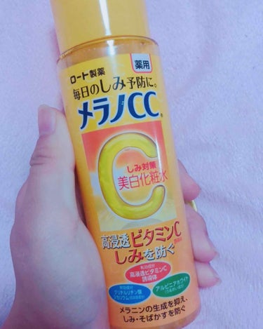 私が最近よく使ってる化粧水です。
評判が良く買いました！
匂いは柑橘系で、この化粧水一本でスキンケアできるなと思いました！