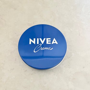 Nivea  ニベア
ニベアクリーム


LIPSさんのプレゼントキャンペーンで当選して
ニベアさんからプレゼントしていただきました🎁


昔からある定番のニベアクリーム🔵
大缶は169gとたっぷり入っ