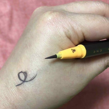 EYE OPENING LINER/UZU BY FLOWFUSHI/リキッドアイライナーを使ったクチコミ(4枚目)