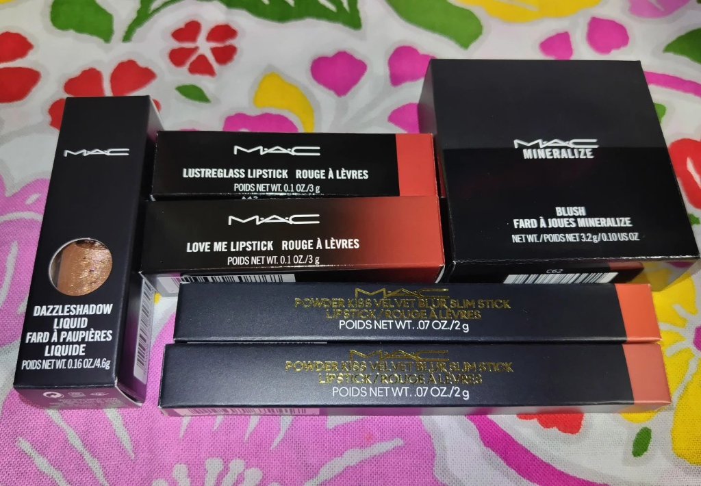 ラブ ミー リップスティック  ホット アズ チリ（限定）/M・A・C/口紅を使ったクチコミ（3枚目）